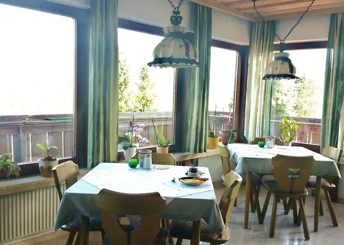 Landgasthof Heldenberg Inn *